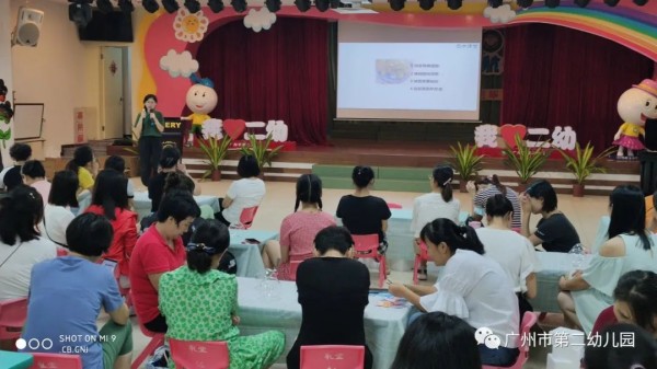 让植物住进生活——记广州市第二幼儿园工会庆祝教师节微景观DIY活动-幼师课件网第2张图片