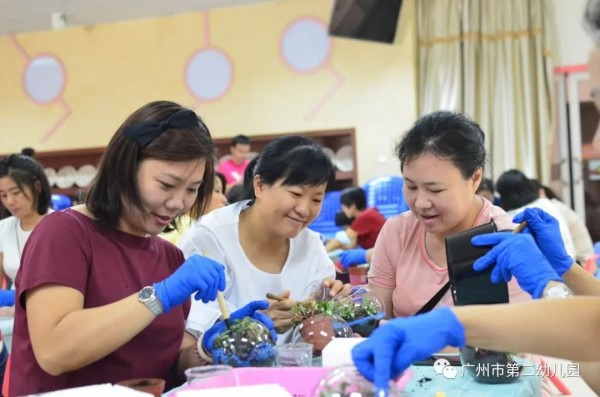 让植物住进生活——记广州市第二幼儿园工会庆祝教师节微景观DIY活动-幼师课件网第12张图片