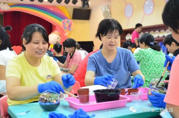 让植物住进生活——记广州市第二幼儿园工会庆祝教师节微景观DIY活动-幼师课件网第11张图片