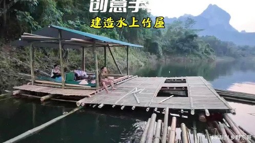 建造水上竹屋 夫妻俩居然在水面建造出了一座竹屋，真是太厉害了