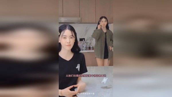 双胞胎姐妹凭借花式投物动作走红网络# 姐妹# 双胞胎