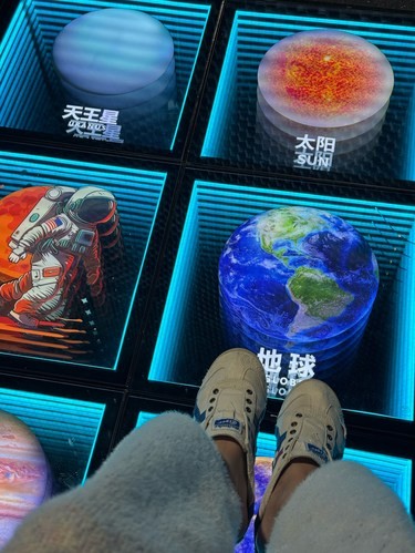 我脚底的世界各地，太好玩了！