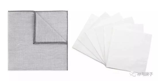 Turnbull & Asser Cotton and Linen Handkerchief £55（左）Turnbull & Asser White Cotton 6 pack Handkerchief £110（右）