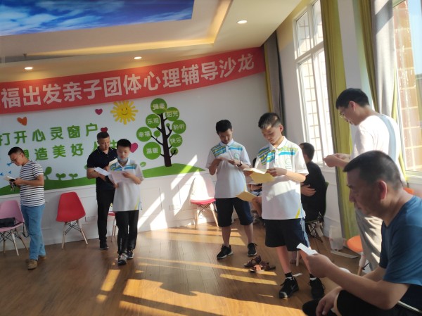 气球活动布置图片_店面活动氛围布置图片_亲子活动场地布置图片