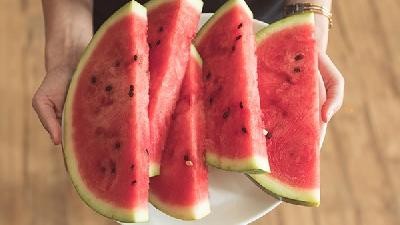夏季怎样吃西瓜才解暑 这三个要点要注意