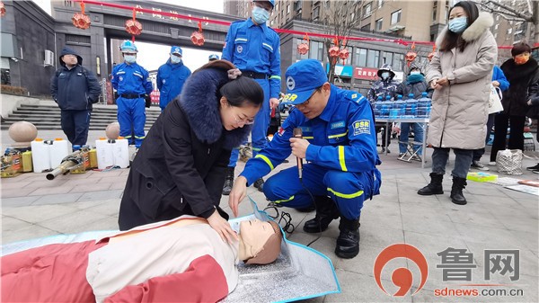 闲物置换 欢度元宵 凤城街道胜利社区跳蚤市场开业啦！