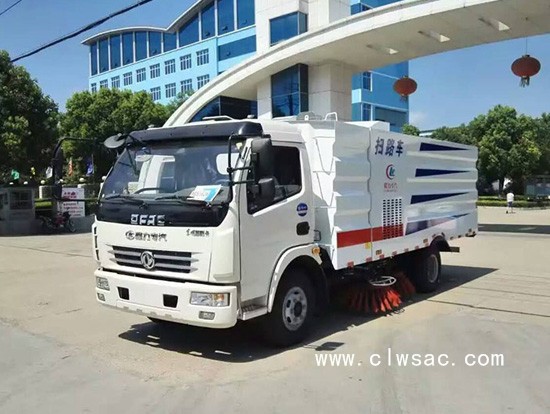 东风多利卡7.5方扫路车