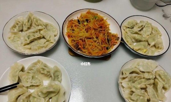 美味家常以西葫芦鸡蛋水饺的制作方法（健康营养）