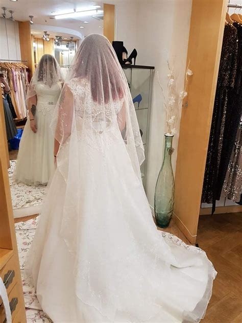 How can a wedding dress be altered? .