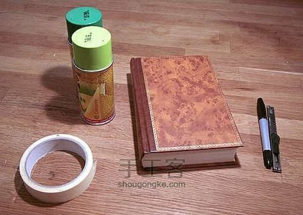 废旧书本制作圣诞树 手工教程 第1步