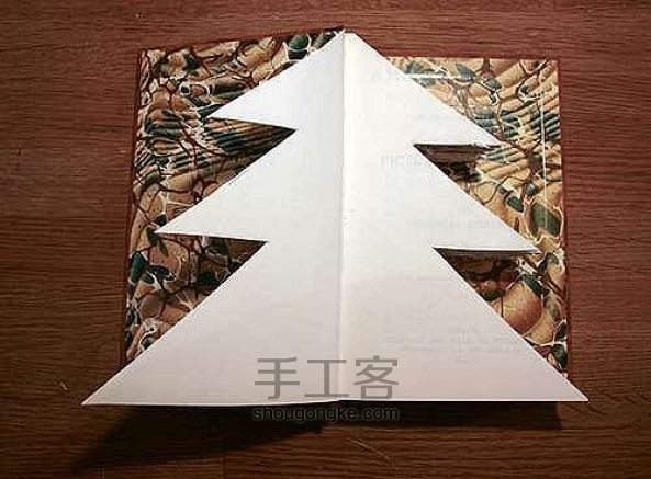 废旧书本制作圣诞树 手工教程 第4步