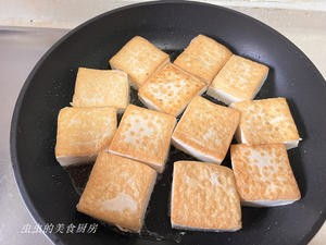 豪气冲天:生蚝焖豆腐的做法 步骤2