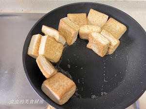 豪气冲天:生蚝焖豆腐的做法 步骤3