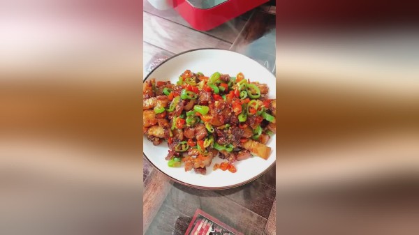 今天炒个“回锅肉”，我能吃6