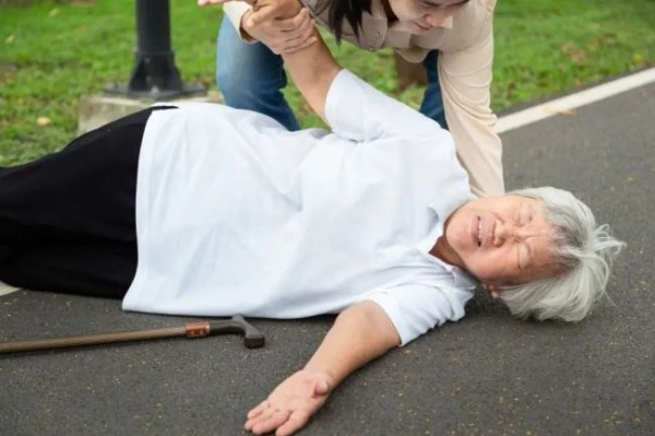 中老年人真的不要长期吃素！这等于在“慢性自杀” 警惕营养不良风险