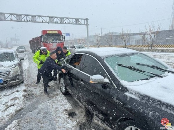 普降暴雪!槐荫迅速做好各类保障措施