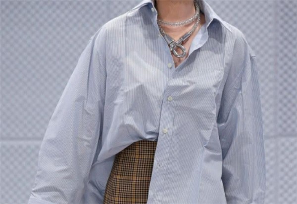 不需要熨斗就可解决衣服有褶皱的方法，你学会了吗
