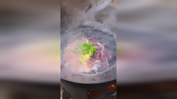 特色小炒酸辣鸡杂