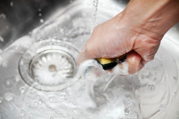 水槽周圍的油污怎麼清?