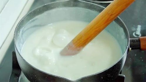 家里还剩3盒牛奶，加一碗糯米粉，擀面杖一搅，孩子3天2头想吃