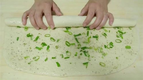 自从学会这样做花卷，再也不蒸了，松软又酥脆，孩子一顿能吃3个