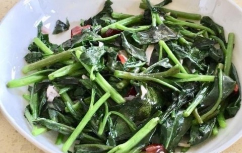 补血养血推荐血皮菜-蒜香血皮菜的烹饪小技巧3