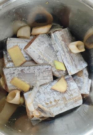 100道家常菜之香煎刀鱼的做法 步骤1