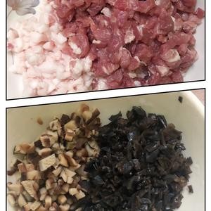 干蒸烧卖详细教程,鲜嫩多汁,爽口弹牙的做法 步骤2