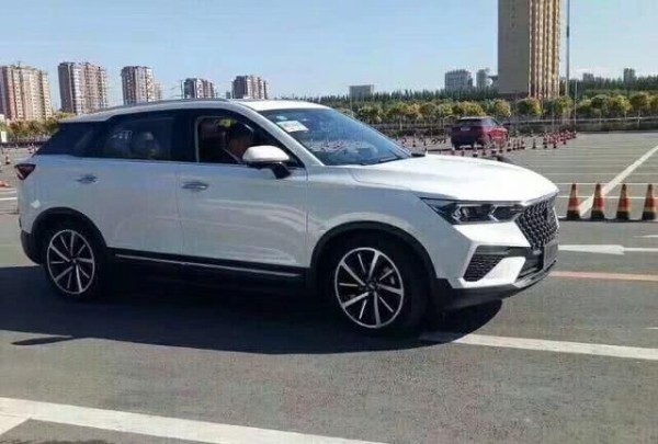 一汽改头换面了,新车换标非常漂亮,内饰不输特斯拉,或11万起
