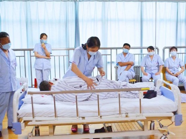 安护通照护师培训中