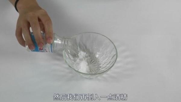 清洗手表有窍门，学会这招，手表立马光亮如新，省心省时