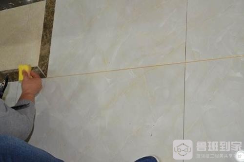 家里的地砖每天都洗还是觉得不干净？地砖维护的几个小妙招