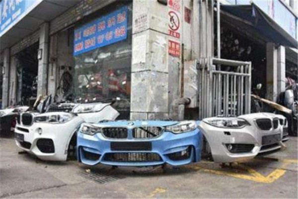 配件最多的一个村,10万翻新法拉利,30分钟搞定,连4S店都服!