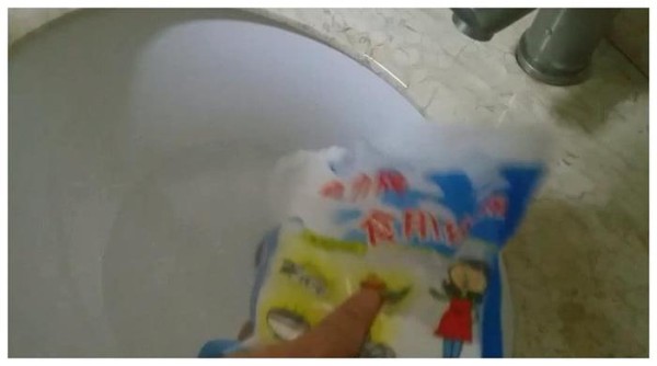 抹布顽固油污难清洁！教你一招，再脏的抹布一搓就干净
