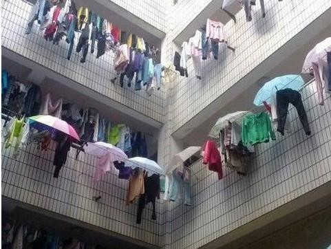 阴雨天洗衣服经常晒不干? 现在教你一招, 衣服再厚也能快速晒干