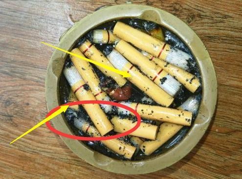 窗帘脏了不用拆下来洗，教你一种土方法污垢直接掉下来