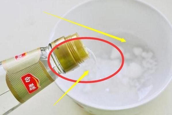 窗帘脏了不用拆下来洗，教你一种土方法污垢直接掉下来