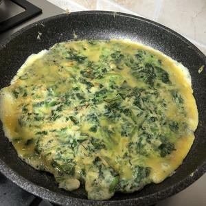 菠菜鸡蛋饼 超级简单 家常快手菜 早餐首选✌的做法 步骤13