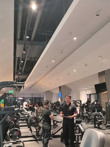 今天健身房人好多啊