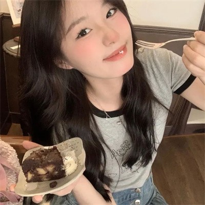 内心非常平和的美好女生头像
