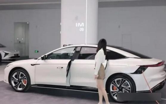 “新能源汽车”充电的“3”种解决方案！-有驾