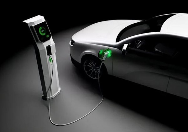 新能源电车错误的“充电方式”，来看看你占了几样？真的很毁车-有驾