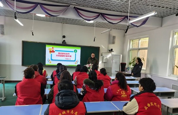 为爱而来“餐”与成长 共筑健康饮食环境——邯郸市丛台区外国语小学开展学生家长代表试餐活动