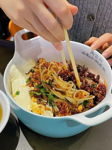 魏公村学子的共享食堂 豆花干拌米线hin爱！