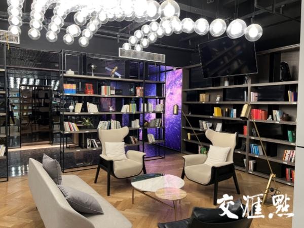 生活在“文学之都”，人们在哪里读书？