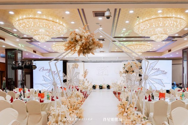 香槟色 简约风 婚礼 现场布置