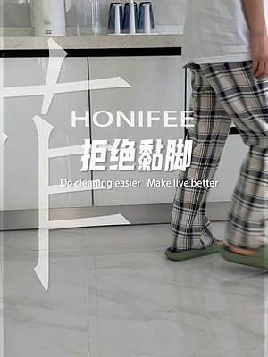 自从家里用了这个地板清洁液，粘腻的污渍也能拖干净了，走起来清爽香喷喷#污渍轻松去除 #清洗剂 