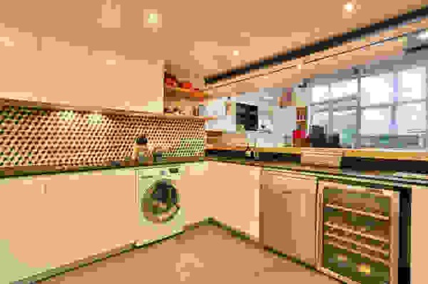 Modern Kitchen by LUSIARTE Modern