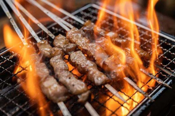 健康素食烧烤，融合新鲜蔬菜与香料，低脂美味，享受户外烹饪乐趣。