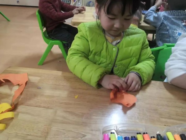 【节日教育】献给妈妈的花 | 英雄山第三幼儿园小一班创意美工-幼师课件网第9张图片